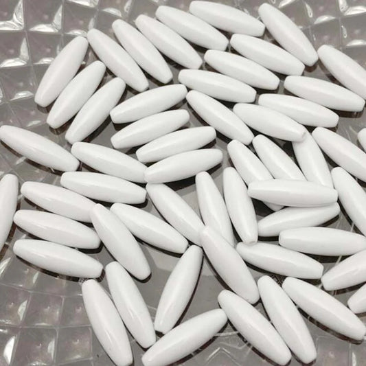 Doba 650Pcs White Ellipse Shape Loose Beads Acrylic Long Tube Loose Beads for DIY Handbag Jewelry Projects Bracelets