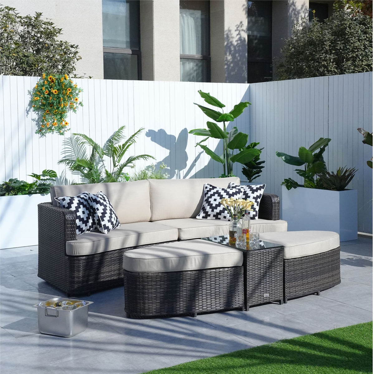 Doba Direct Wicker 5-Piece Outdoor Wicker Sofa Daybed Set Patio Furniture Sunbed Brown